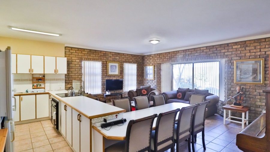 5 Bedroom Property for Sale in Stilbaai Wes Western Cape